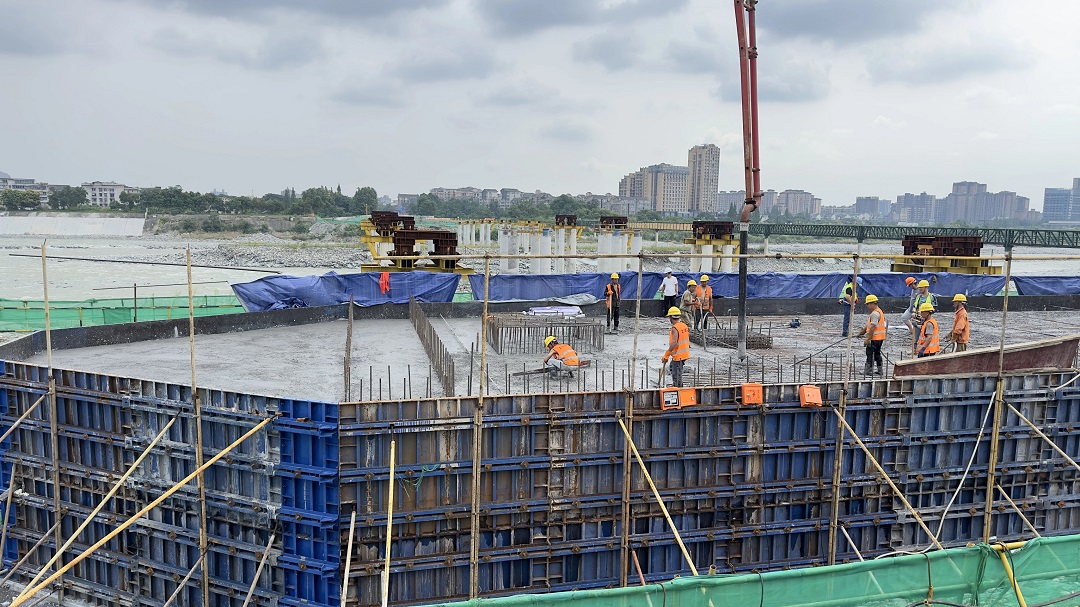 1724727122455835.jpg 青城桥3.jpg